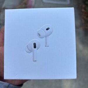 Apple AirPods Pro with MagSafe Charging Case